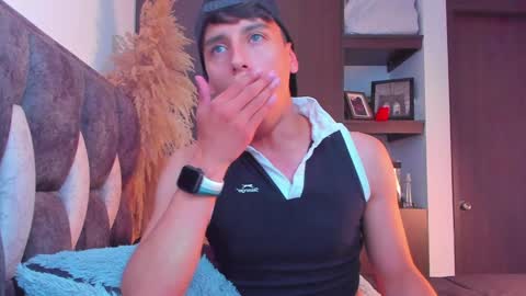 Snapshot of guy_twinks chatting on 01/04/25, 11:06 Gabriel online show from 01/04/25, 11:06