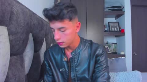 Snapshot of guy_twinks chatting on 01/13/25, 11:17 Gabriel online show from 01/13/25, 11:17