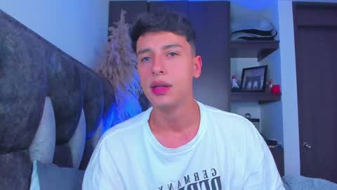 Snapshot of guy_twinks chatting on 01/16/25, 10:34 Gabriel online show from 01/16/25, 10:34