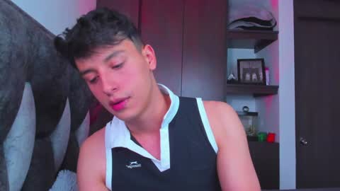 Snapshot of guy_twinks chatting on 01/24/25, 08:32 Gabriel online show from 01/24/25, 08:32