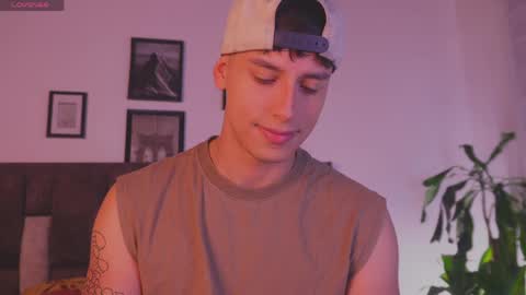 Snapshot of guy_twinks chatting on 04/07/26, 05:30 Gabriel online show from 04/07/26, 05:30