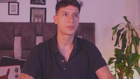 Snapshot of guy_twinks chatting on 04/14/26, 04:18 Gabriel online show from 04/14/26, 04:18