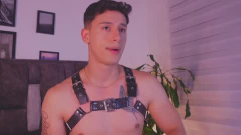 Snapshot of guy_twinks chatting on 04/16/26, 04:46 Gabriel online show from 04/16/26, 04:46