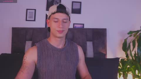 Snapshot of guy_twinks chatting on 05/09/26, 05:23 Gabriel online show from 05/09/26, 05:23