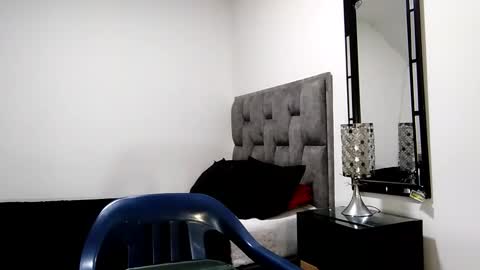 Snapshot of guykarim chatting on 01/12/25, 01:27 karim online show from 01/12/25, 01:27