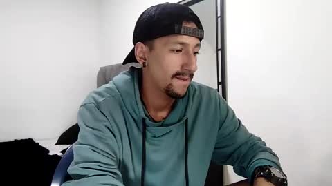 Snapshot of guykarim chatting on 01/20/25, 09:13 karim online show from 01/20/25, 09:13