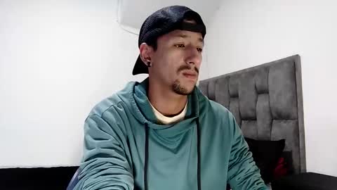 Snapshot of guykarim chatting on 02/24/25, 07:44 karim online show from 02/24/25, 07:44