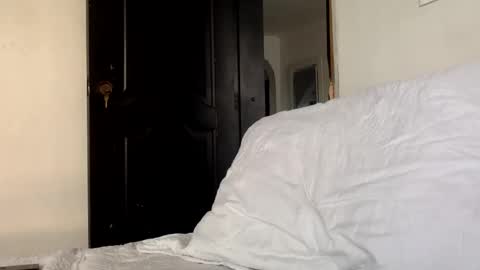 Snapshot of guytav30 chatting on 12/05/25, 11:41 Andy online show from 12/05/25, 11:41