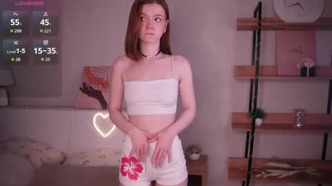 Snapshot of gwendatortoriello chatting on 06/09/26, 11:00 Hello everyone Im May online show from 06/09/26, 11:00