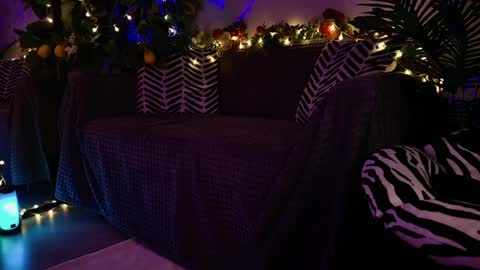 gwenhilton online show from 02/15/25, 08:54