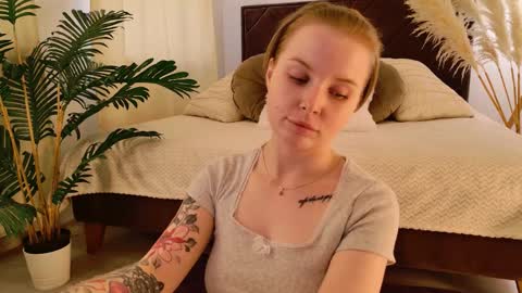 gwenhilton online show from 09/10/25, 06:57