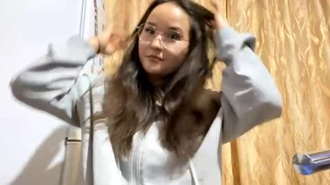 Snapshot of gwennshulick chatting on 05/04/26, 03:19 Azumi online show from 05/04/26, 03:19