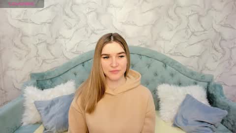 Snapshot of gwensmitt chatting on 05/22/26, 12:07 gwensmitt online show from 05/22/26, 12:07