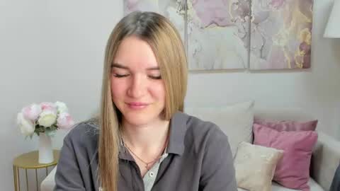 Snapshot of gwensmitt chatting on 06/13/26, 10:08 gwensmitt online show from 06/13/26, 10:08