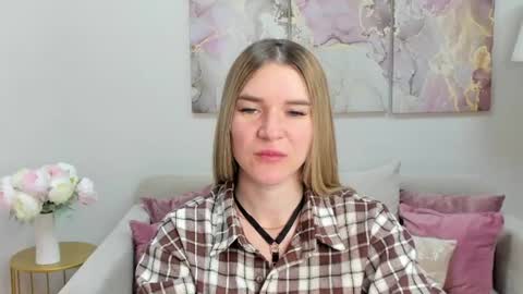 Snapshot of gwensmitt chatting on 06/19/26, 10:02 gwensmitt online show from 06/19/26, 10:02