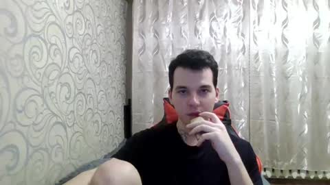 Snapshot of gwinbladee chatting on 04/26/26, 03:21 gwinbladee online show from 04/26/26, 03:21