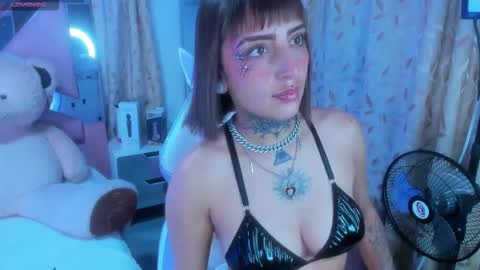 gyal_8_ online show from 09/23/25, 03:53