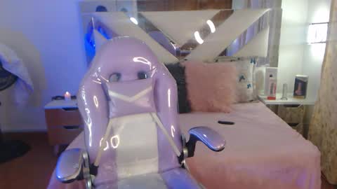 gyal_8_ online show from 11/06/25, 04:02