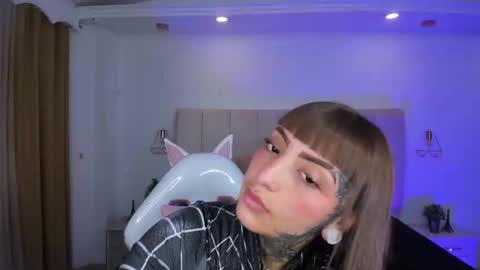 gyal_8_ online show from 11/28/25, 05:21