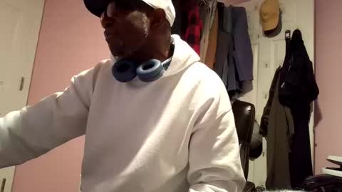 gyesaw1970 online show from 11/28/25, 07:00