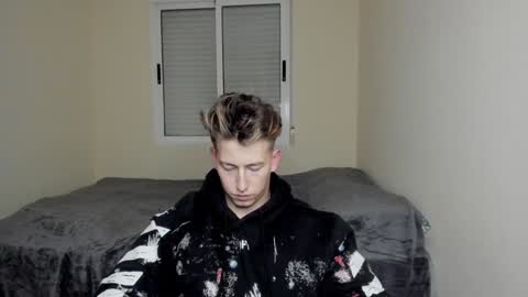 Snapshot of gym_alpha chatting on 12/16/24, 08:37 Oliver online show from 12/16/24, 08:37