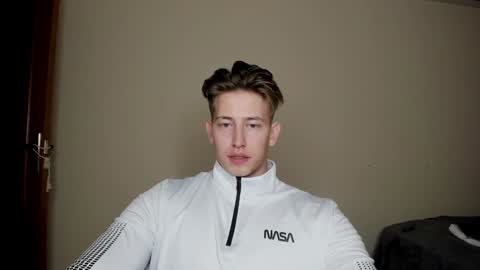 Snapshot of gym_alpha chatting on 12/21/24, 08:00 Oliver online show from 12/21/24, 08:00