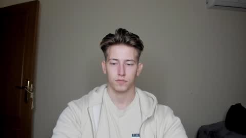 Snapshot of gym_alpha chatting on 12/22/24, 08:25 Oliver online show from 12/22/24, 08:25