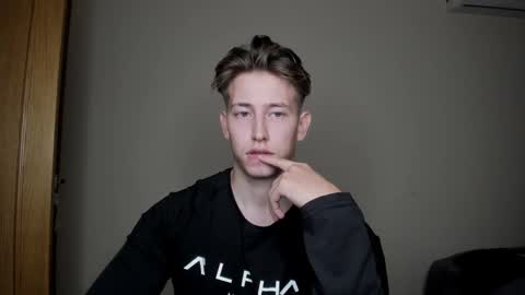 Snapshot of gym_alpha chatting on 12/23/24, 10:01 Oliver online show from 12/23/24, 10:01