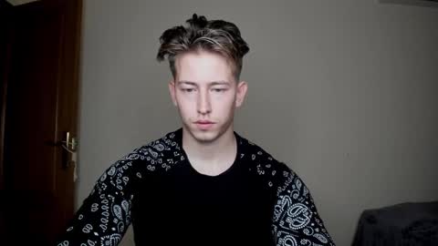 Snapshot of gym_alpha chatting on 12/25/24, 06:41 Oliver online show from 12/25/24, 06:41