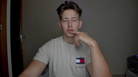 Snapshot of gym_alpha chatting on 01/31/25, 04:59 Oliver online show from 01/31/25, 04:59