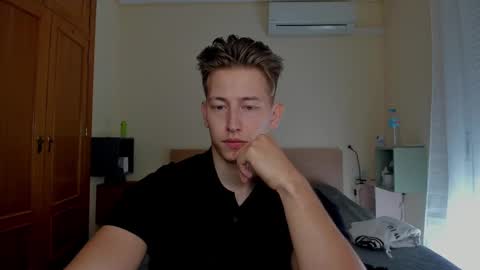 Snapshot of gym_alpha chatting on 02/26/25, 04:03 Oliver online show from 02/26/25, 04:03