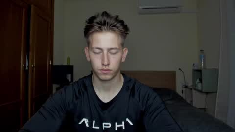 Snapshot of gym_alpha chatting on 02/26/25, 11:26 Oliver online show from 02/26/25, 11:26