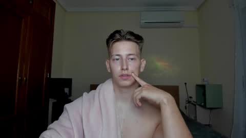 Snapshot of gym_alpha chatting on 03/04/25, 12:50 Oliver online show from 03/04/25, 12:50