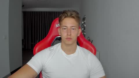 Snapshot of gym_alpha chatting on 10/24/25, 09:28 Oliver online show from 10/24/25, 09:28