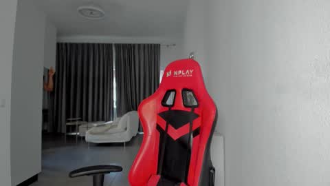 Snapshot of gym_alpha chatting on 10/29/25, 05:04 Oliver online show from 10/29/25, 05:04