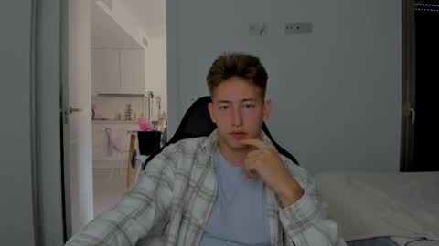 Snapshot of gym_alpha chatting on 03/13/26, 03:29 Oliver online show from 03/13/26, 03:29