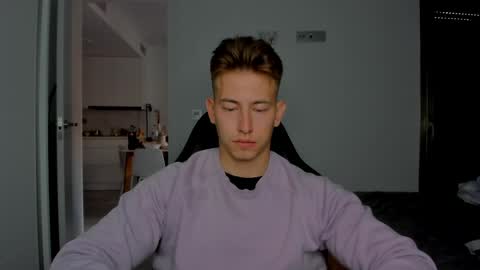 Snapshot of gym_alpha chatting on 03/29/26, 11:32 Oliver online show from 03/29/26, 11:32