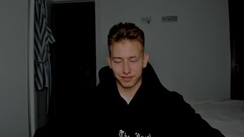 Snapshot of gym_alpha chatting on 04/24/26, 10:12 Oliver online show from 04/24/26, 10:12