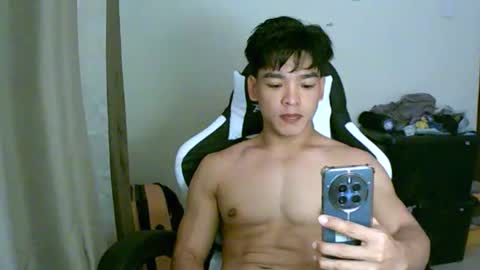 Snapshot of gymnasmenos chatting on 03/22/26, 08:18 AJ online show from 03/22/26, 08:18