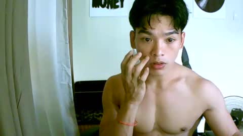 Snapshot of gymnasmenos chatting on 03/29/26, 08:14 AJ online show from 03/29/26, 08:14