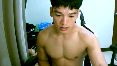 Snapshot of gymnasmenos chatting on 04/11/26, 02:54 AJ online show from 04/11/26, 02:54