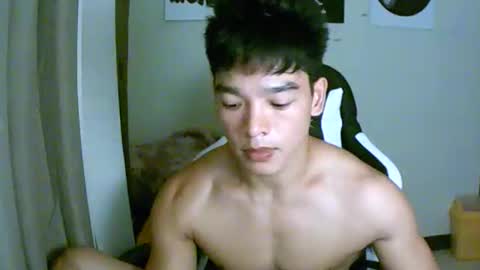 Snapshot of gymnasmenos chatting on 04/18/26, 01:37 AJ online show from 04/18/26, 01:37