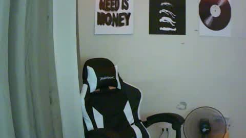 Snapshot of gymnasmenos chatting on 04/23/26, 12:29 AJ online show from 04/23/26, 12:29