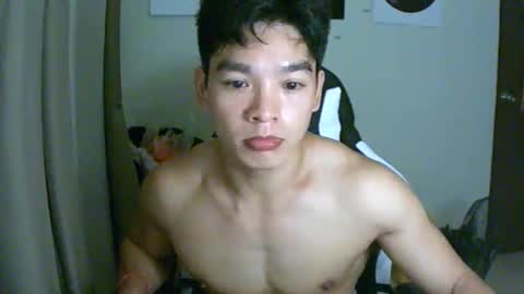 Snapshot of gymnasmenos chatting on 04/24/26, 10:18 AJ online show from 04/24/26, 10:18