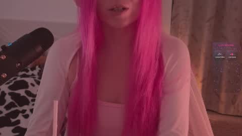 Snapshot of h2h0e chatting on 03/27/26, 08:19 Lana online show from 03/27/26, 08:19