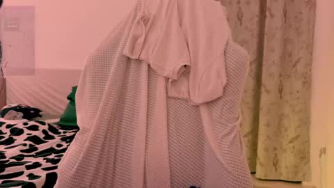 Snapshot of h2h0e chatting on 04/15/26, 08:31 Lana online show from 04/15/26, 08:31