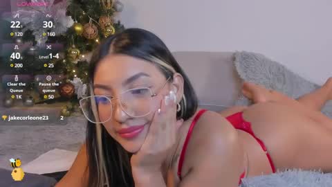 Snapshot of h3y_mia3 chatting on 12/21/24, 08:50 Paulina  online show from 12/21/24, 08:50