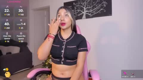 Snapshot of h3y_mia3 chatting on 12/25/24, 06:52 Paulina  online show from 12/25/24, 06:52