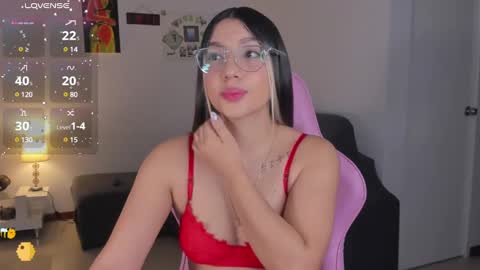 Snapshot of h3y_mia3 chatting on 03/04/25, 07:08 Paulina  online show from 03/04/25, 07:08