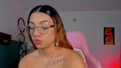 Snapshot of h3y_mia3 chatting on 04/13/26, 10:26 Paulina online show from 04/13/26, 10:26